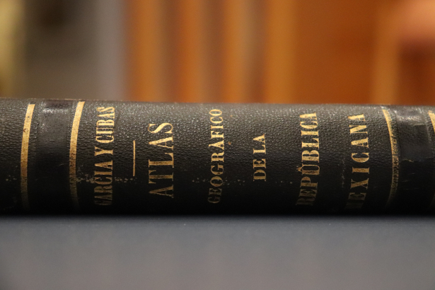 The spine of the atlas shows it's in good condition.