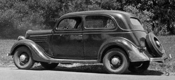 Image of a stationed old vehicle