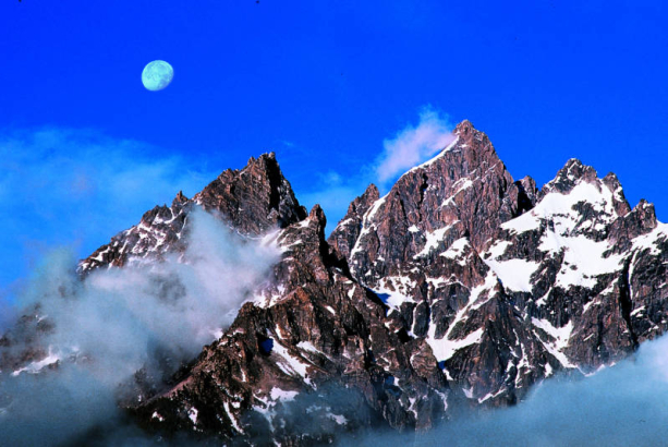 Grand Tetons / moon