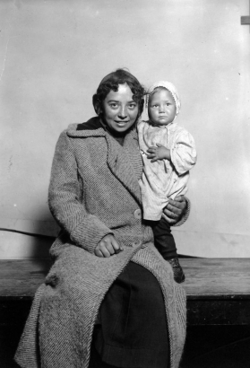 Wife and child of a coal miner during the UMW labor strike against CF&I, in Ludlow or Trinidad, Las Animas County, Colorado.