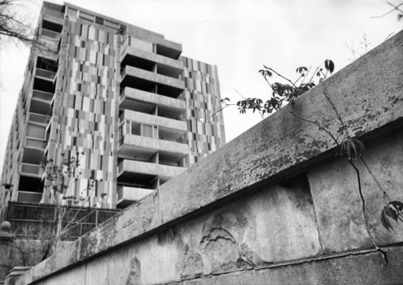 View of the Campion home site at 800 Logan Street in the Capitol Hill neighborhood of Denver, Colorado; an apartment building has a Moderne style mosaic finish.