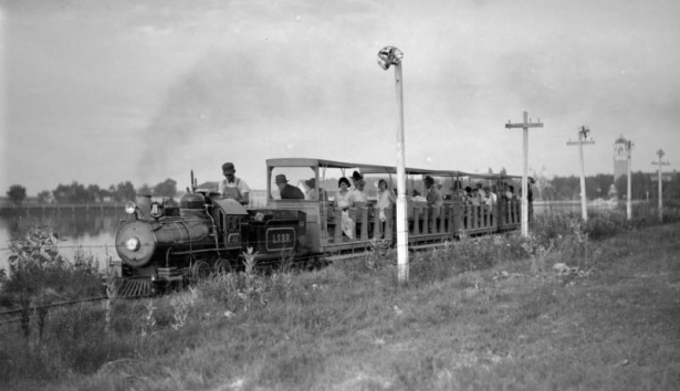 Miniature live-steam, at Lakeside Park. Photographed: Denver, Colo., August 30, 1931.