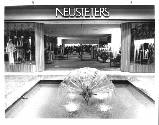 The entrance to Neusteters with a fountain in the foreground
