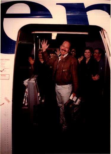 The crew and passengers of Stapleton’s last departing flight waving goodbye, Rocky Mountain News, 1995