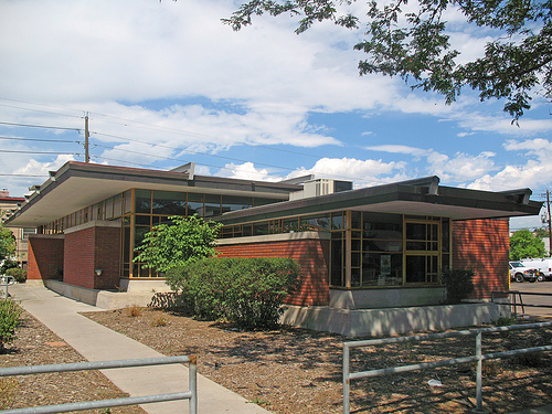 Photo of Ross-Broadway Branch.