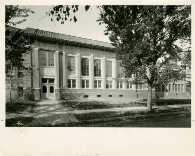 Exterior photograph of Washington Park Elementary School located in Denver, Colorado.