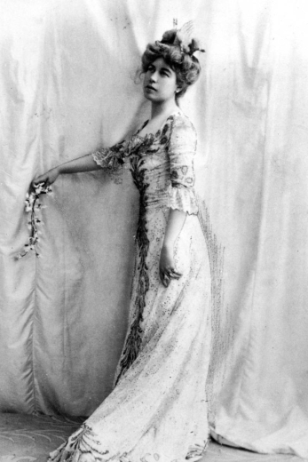 Studio portrait of Margaret "Molly" Tobin Brown in Denver, Colorado. She wears a gown decorated with lace and embroidery.