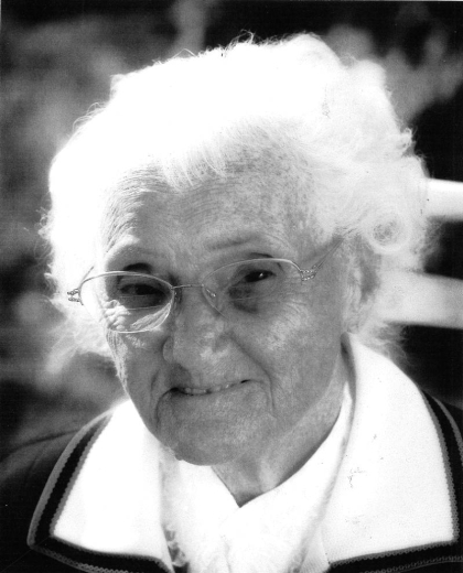 Black and white portrait of Nettie Moore