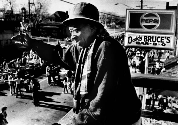 Photo of Daddy Bruce Randolph waving to crowd