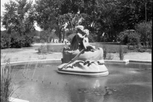 A front view of Wynken, Blynken and Nod marble fountain statue in Washington Park, Denver, Colorado (donated by Mr. and Mrs. Frank L. Woodward, designed by sculptor Mabel Landrum Torrey in 1919)