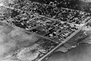 An aerial view of Edgewater, Jefferson County, Colorado, shows the town between 24th and 26th Avenues, at right angles to Sheridan Boulevard, with Sloan (Sloan's) Lake on the other side of Sheridan from the town.